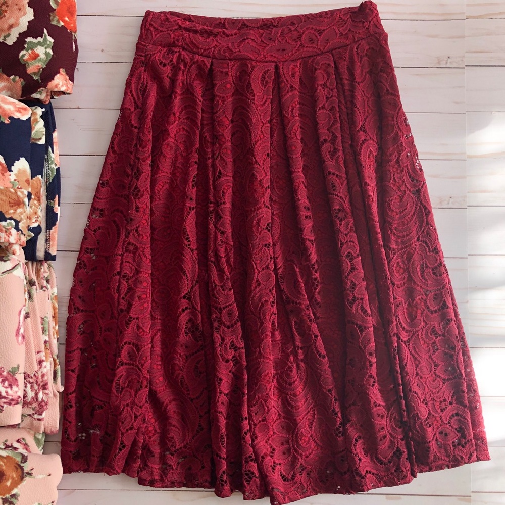 Burgundy lace Skirt - Picture 5 of 8